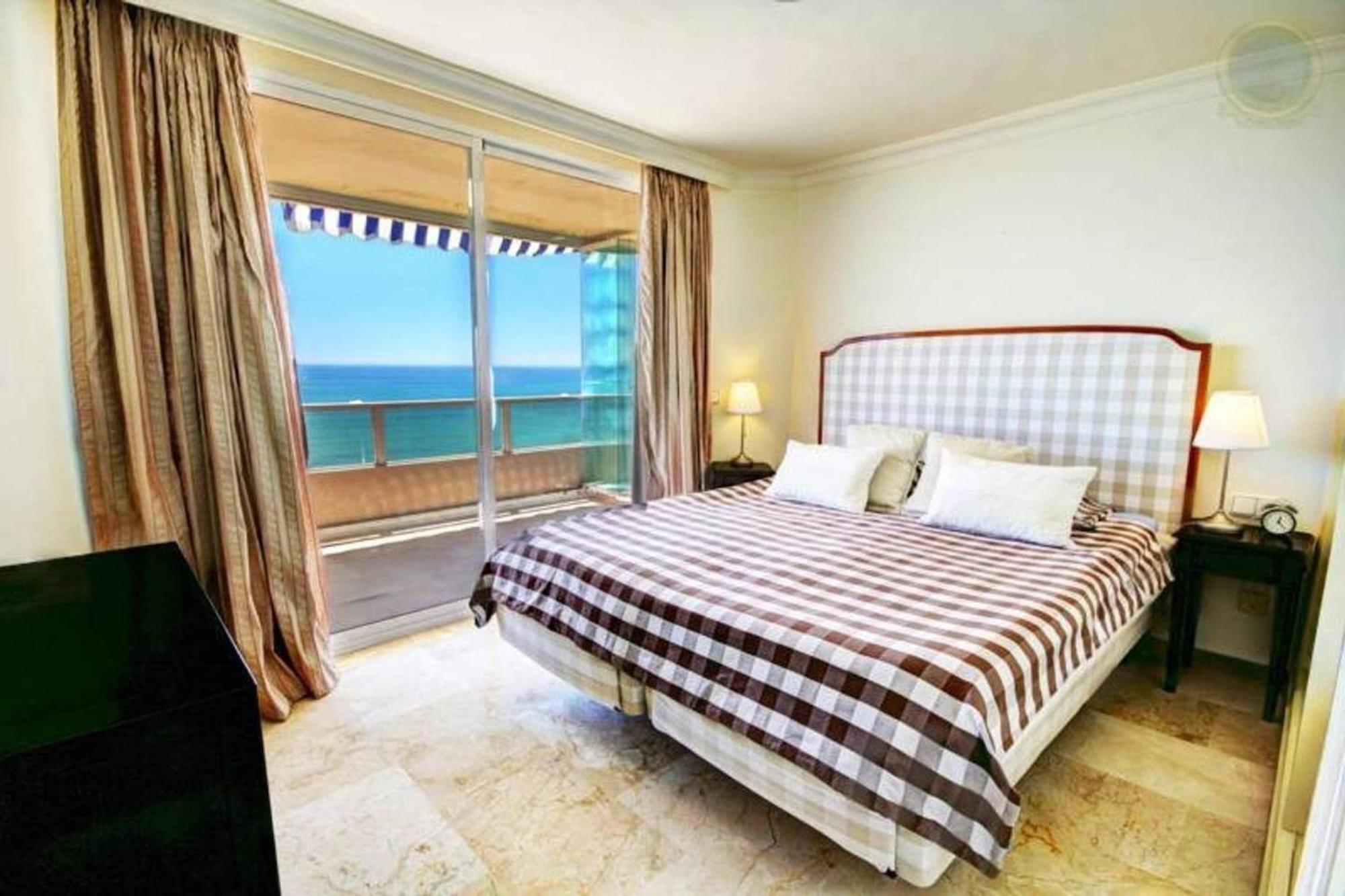 Luxury Penthouse 4 Bedrooms Facing The Sea *